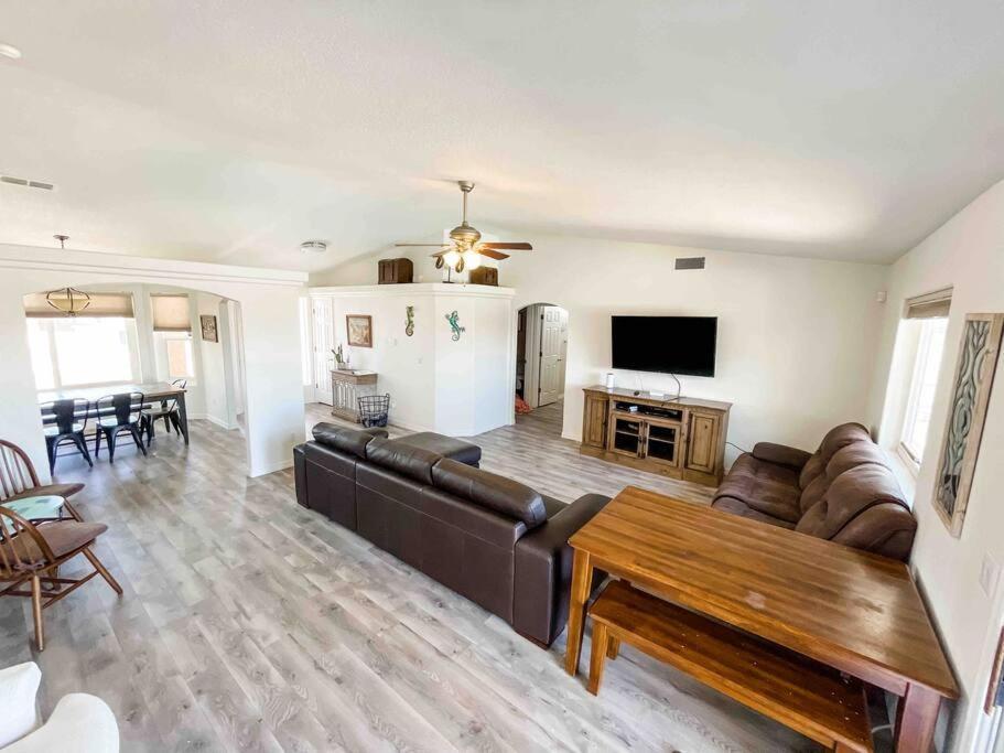 Private View On The Lake Side Of 95! Sleeps 16 Lake Havasu City Kültér fotó