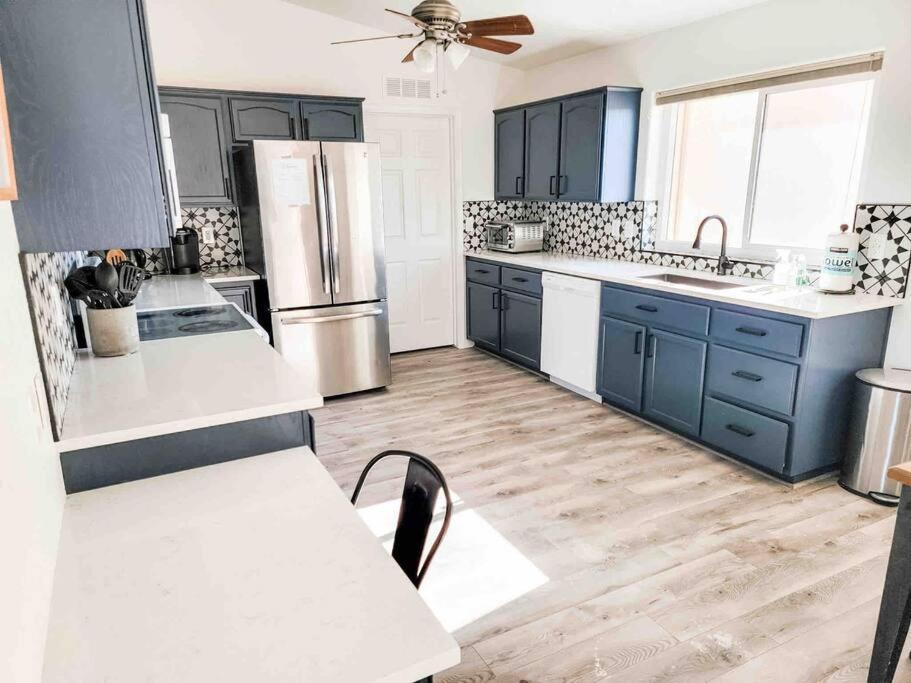 Private View On The Lake Side Of 95! Sleeps 16 Lake Havasu City Kültér fotó